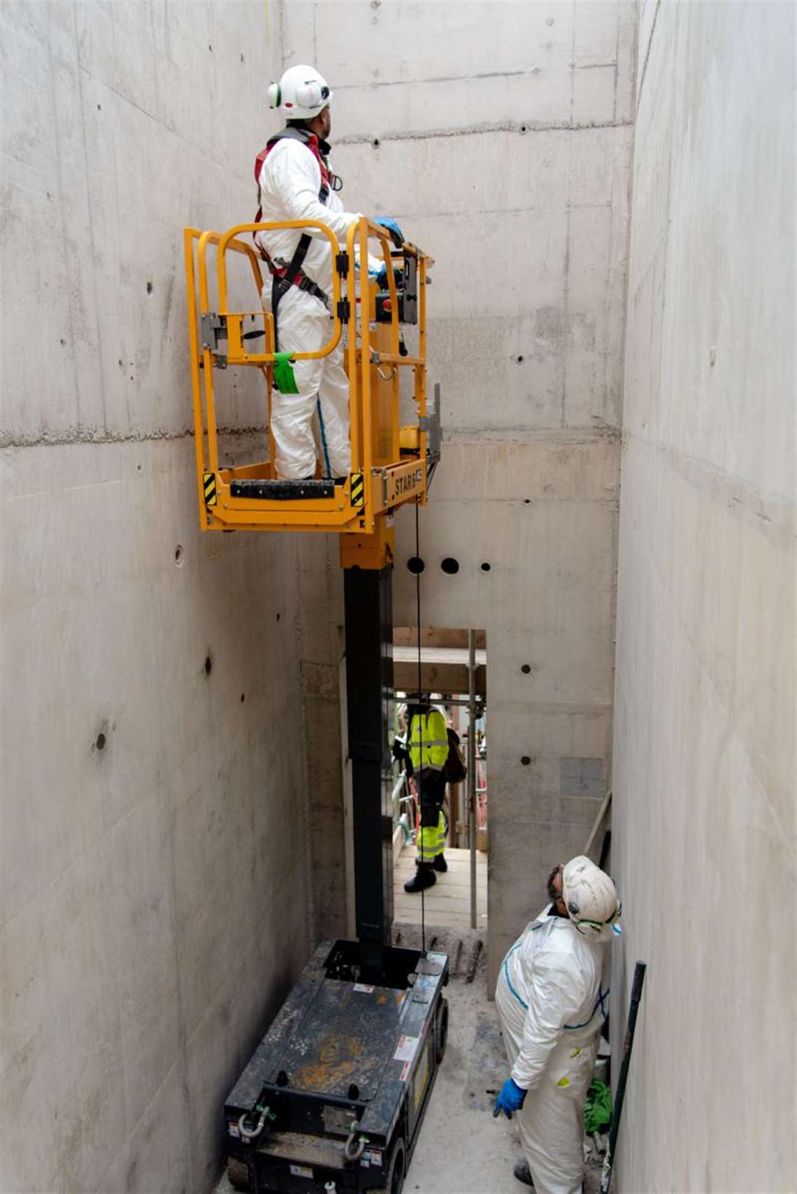 One of Bylor's new vertical masts at work at Hinkley Point C in the UK