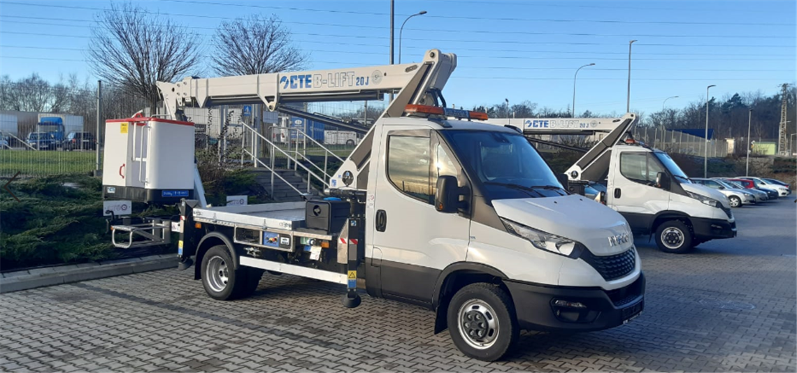 CTE B-LIFT 20 JHV zamontowany na bazie Iveco Daily.