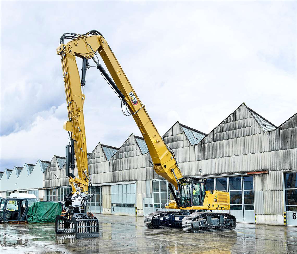 Cat 340 UDH demolition excavator