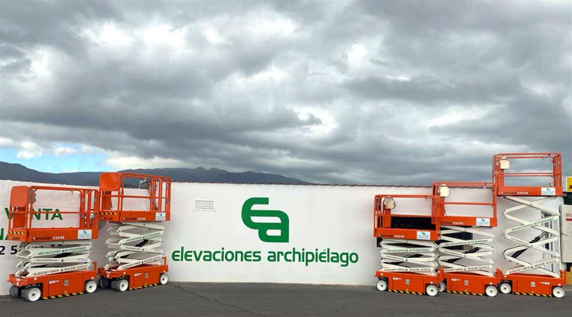 Snorkel Electric Scissor Lifts at Elevaciones Archipiélago