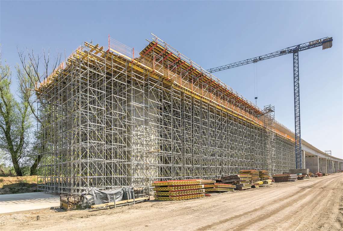 Peri formwork on the Čortanovci Viaduct