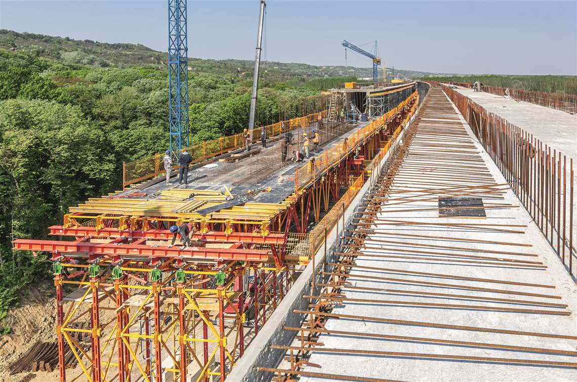 Peri formwork on the Čortanovci Viaduct