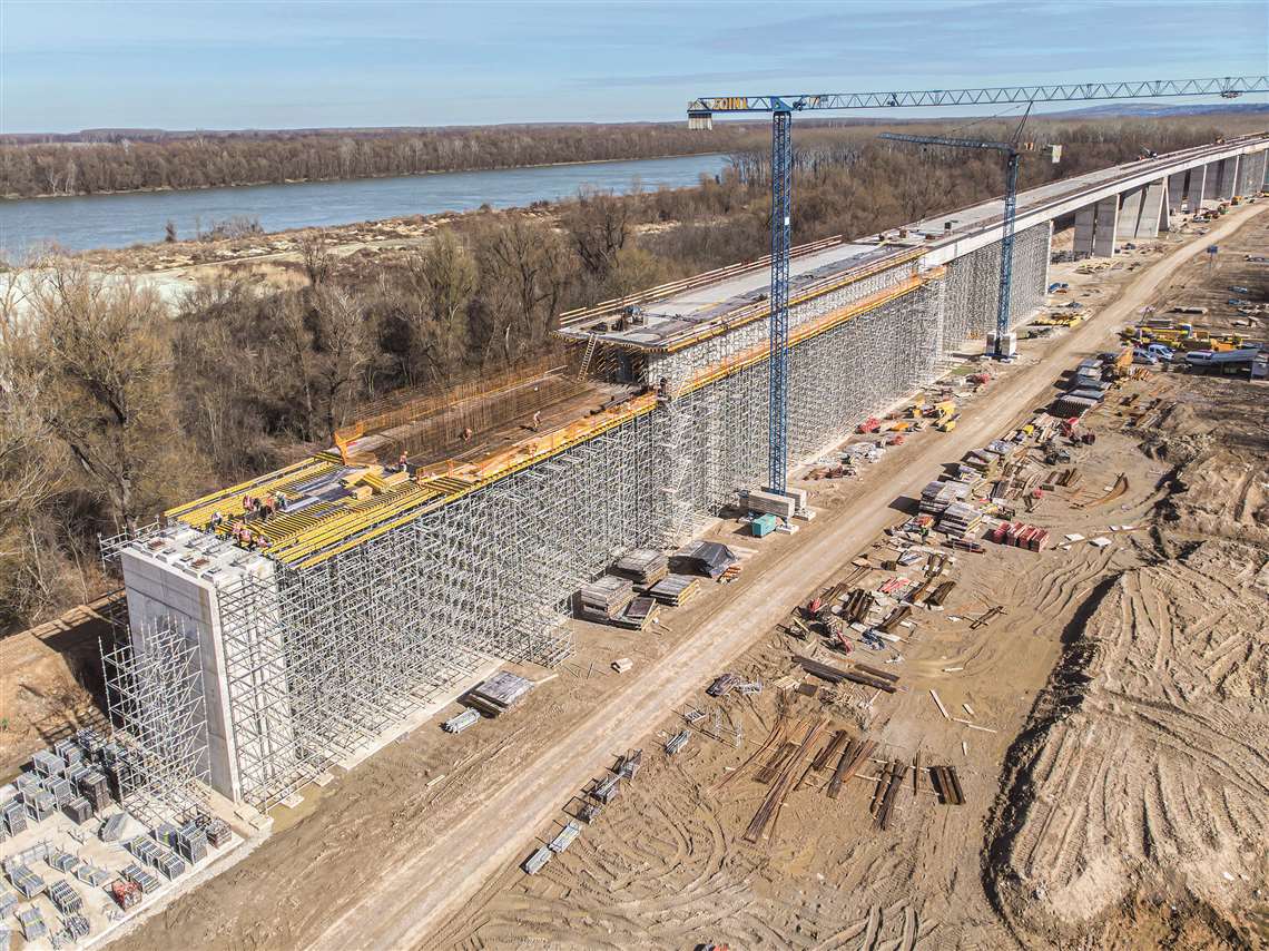 Peri formwork on the Čortanovci Viaduct