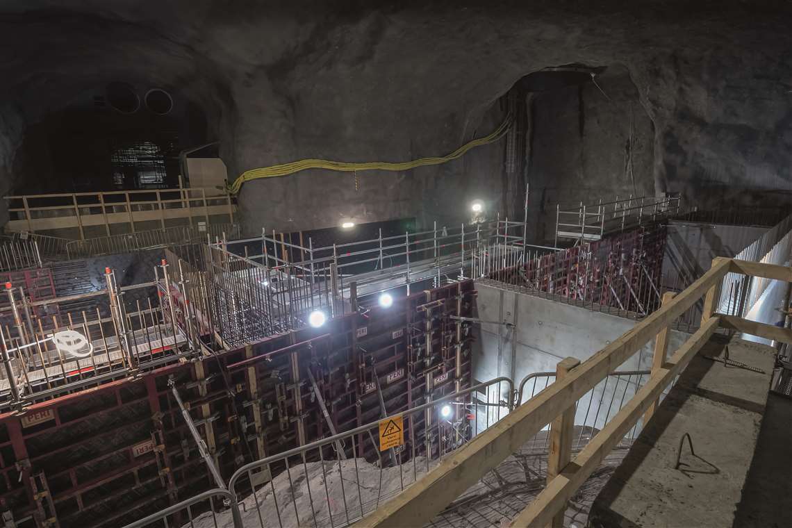 Preperation and treatment area for nuclear waste capsules.