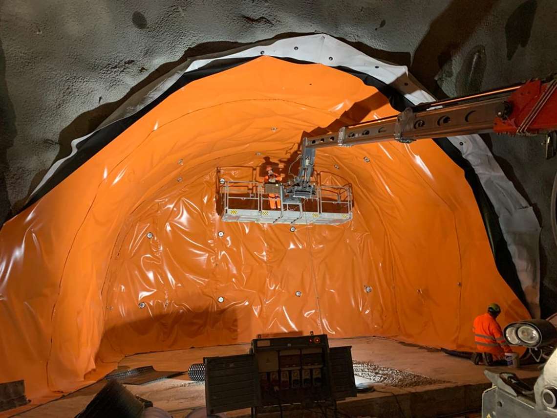 William Mosconi uses a Magni telescopic to carry out works to the underwater section of the Brenner Base Tunnel.