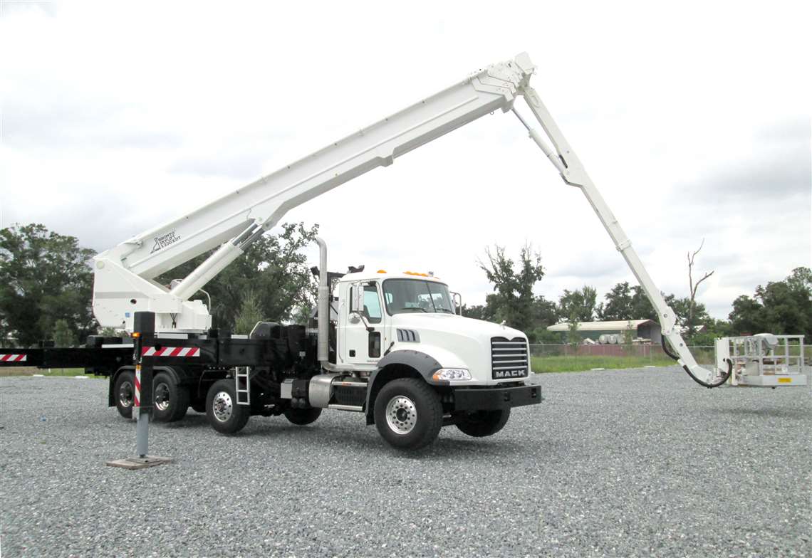 Bronto Skylift's S230XDT truck mount