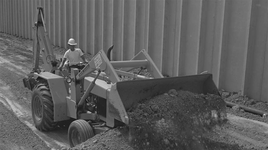 约翰迪尔的1971 JD310挖土机装载机模型