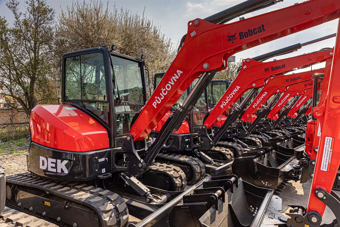 DEK Pujcovna's new Bobcat mini excavators