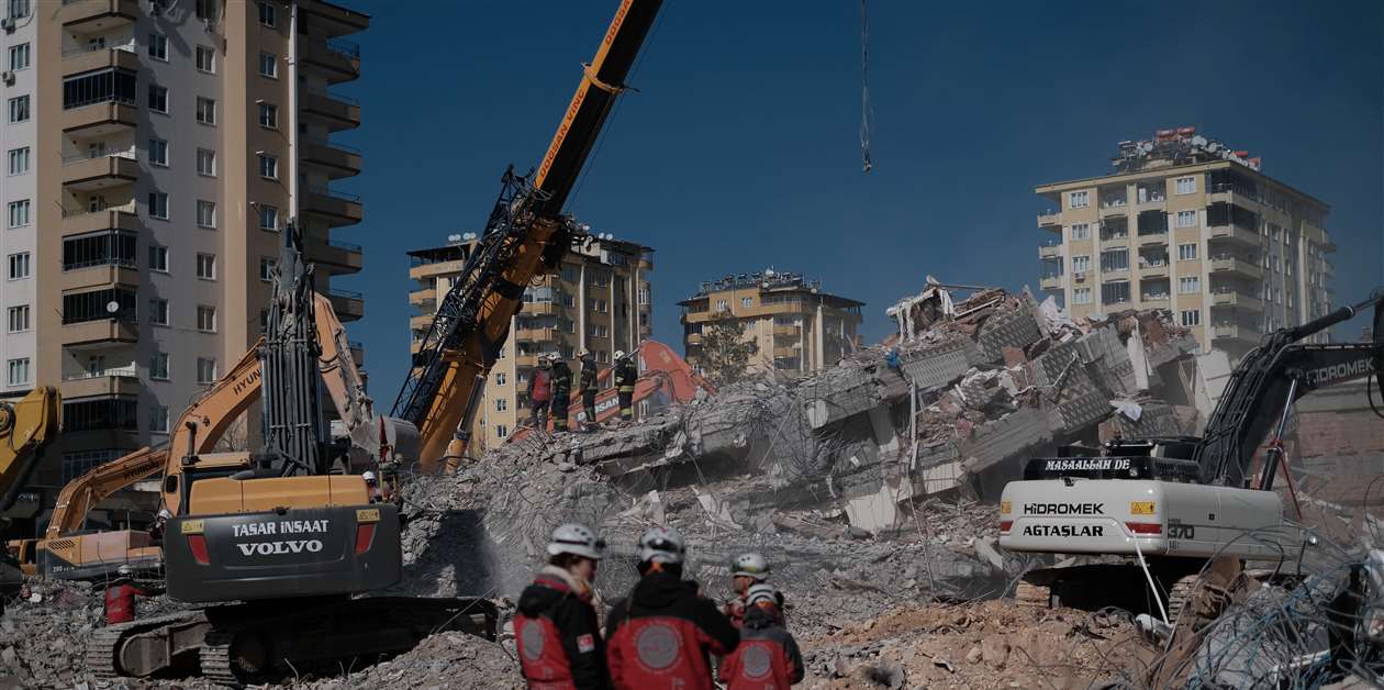 Turkey issues arrest warrants over collapsed buildings - KHL Group