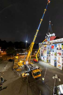 Lifting one of the Ottifants atop the Brandenburg Gate made of shipping containers