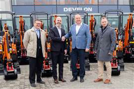 From the left - Zdeněk Franěk, director of the rental division of Izomat stavebniny s.r.o.; Radek Novotný, commercial director of Izomat stavebniny s.r.o.; Jiří Mácha, commercial director of the construction division of Garnea and Václav Baštýř, director of Garnea.