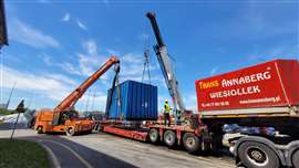Tandem lifting the 65 tonne load