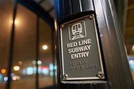 Chicago Red Line sign (Image: Adobe Stock)