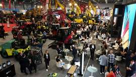 The busy halls of Komatek