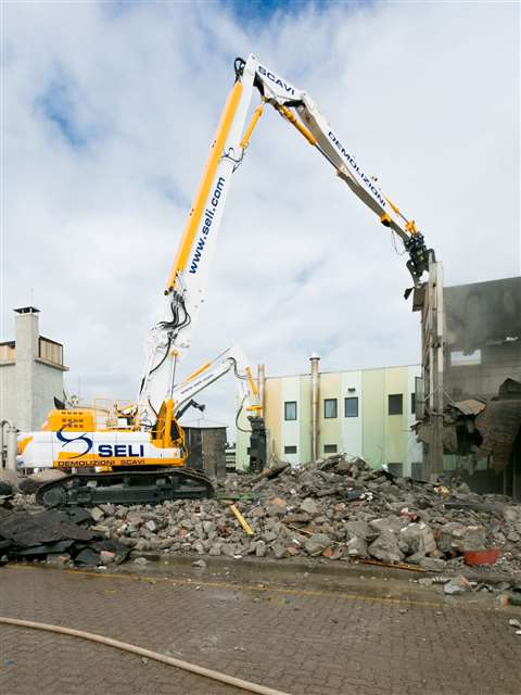 Seli's Doosan DX530DM in action at  Belloli Oil Mill 