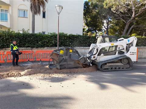 Bobcat T770 compact loader with remote control