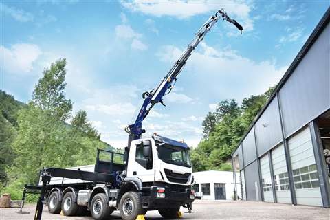 articulating crane fully extended
