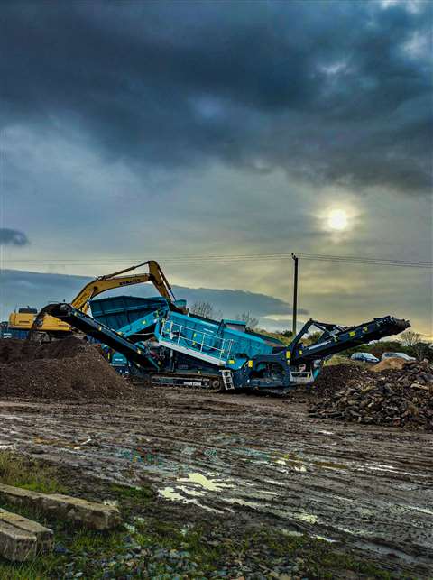 Powerscreen Titan 2300 screen