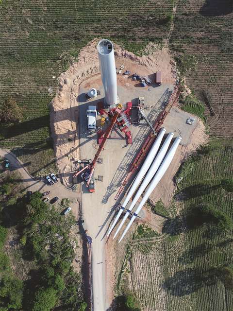 Putting together the main crane for the highest and heaviest elements of an onshore  wind turbine