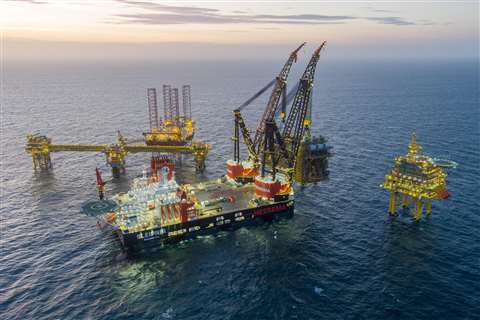 Heerema Sleipnir crane ship lifting