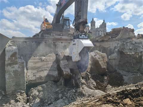 CK Abrruch und Erdbau's 45 t excavator in action with the DMW 220 cutter wheel 