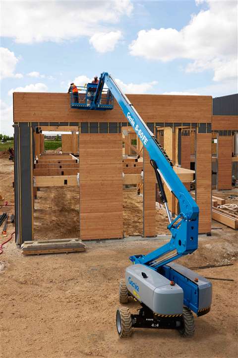 Genie’s hybrid S-60 FE at a steel erection job site France.