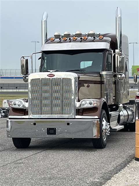 Peterbilt Model 589