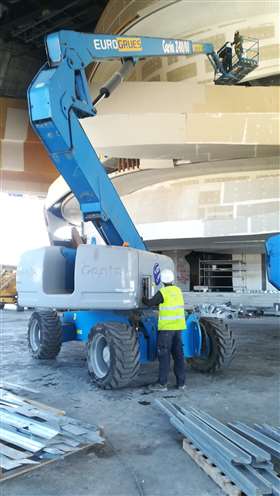 Eurogrues' Genie Z-60 FE hybrid boom lift onsite