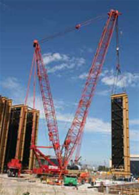 The modules were placed on stands by the ship's cranes to allow CRC's Goldhofers to drive underneath