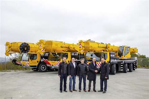 From left to right: Florian Maier, Wolfgang Sailer (both Liebherr-Werk Ehingen), Hermann Setzmüller,