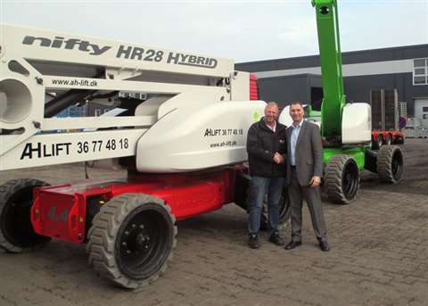 Finn Aalberg, founder of AH-lift (left) with Niftylift’s Mark van Oosten, in front of a Niftylift HR