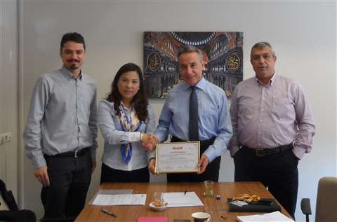 From left: Zafer Yoluç, vice manager of Istanbul Vinç; Shirly Li, Mantall vice general manager; Must