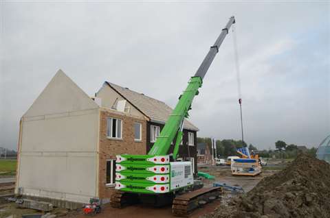 Meijmat’s new Sennebogen 673 telescopic crawler crane lift prefabricated parts during the constructi