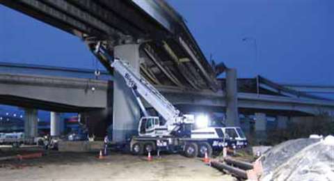 The first task was to remove the demolished asphalt and allow the reopening of Interstate 880.