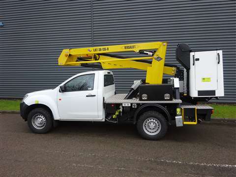 LAT-135-H E6 Isuzu stowed[2][4]