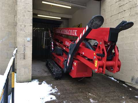The Hinowa tracked boom accessing the job site