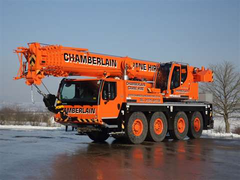 The four-axle LTM 1070-4.2 mobile crane is able to carry the majority of its ballast when it is on t