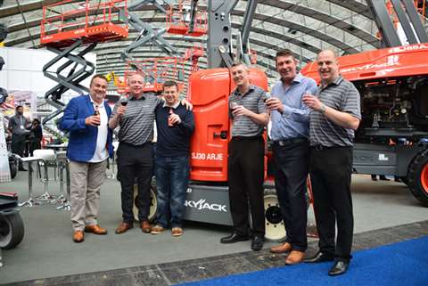 127281 star platforms toasting the deal with sky jack