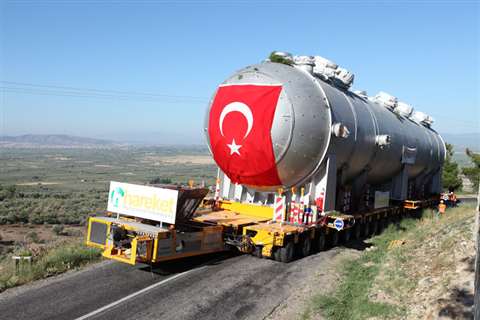 To transport the pressurized gas tank, Hareket used Goldhofer PST/SL-E self-propelled modules