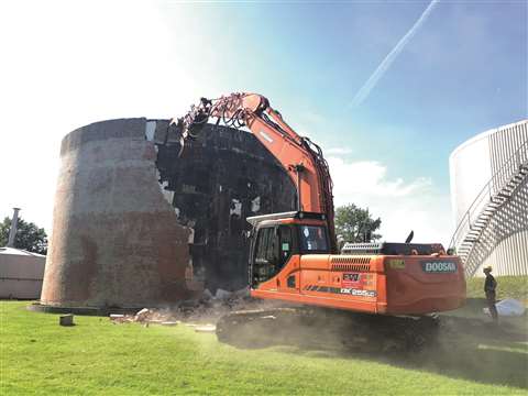 Doosan DX255LC_FWBaudemolition_pic2_red