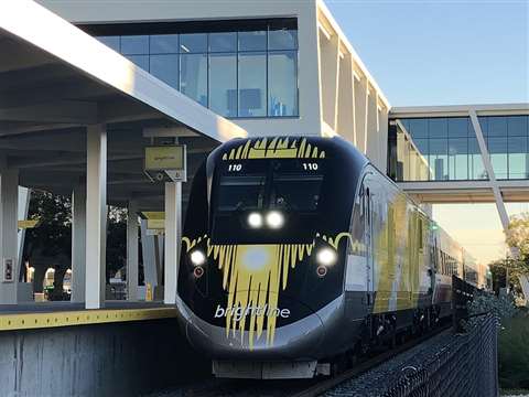 Brightline_train_at_Fort_Lauderdale_station