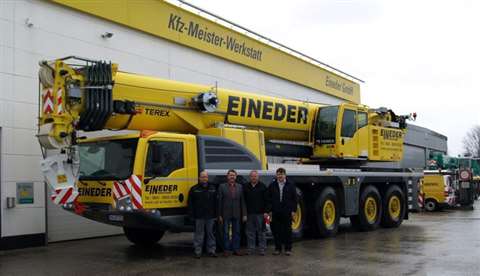 From left to right: Lewin Henry, Niederlassungsleiter für Kran und Schwertransporte, Philipp Maurer,