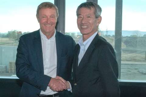 Toni Kiesel, President of KTEG and Hideshi Fukumoto, Vice President and Executive Officer of Hitachi Construction Machinery