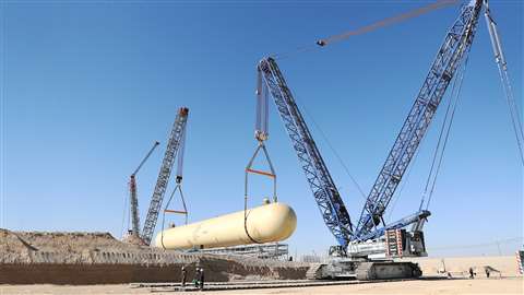 The main lift crane was a 1,600 tonne capacity Demag CC 8800-1 lattice boom crawler, ably assisted by a 1,250 tonne CC 6800 on tailing duty