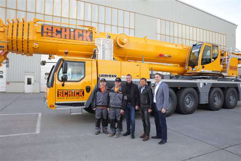 From left to right: Edgar Schlereth (Assistant Crane Driver, Schick), Oliver Schlereth (Crane Driver