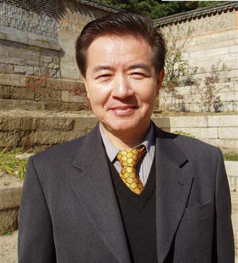 Korean-born J W Hwang joined Hyundai Heavy Industries in 1983 and moved to Belgium to take on the ro