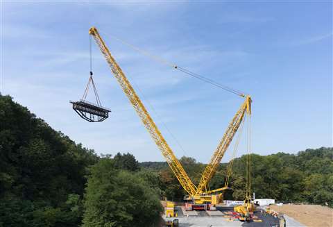 Wiesbauer lifting an old railway bridge at a 60 m radius using its Liebherrr LR 11000