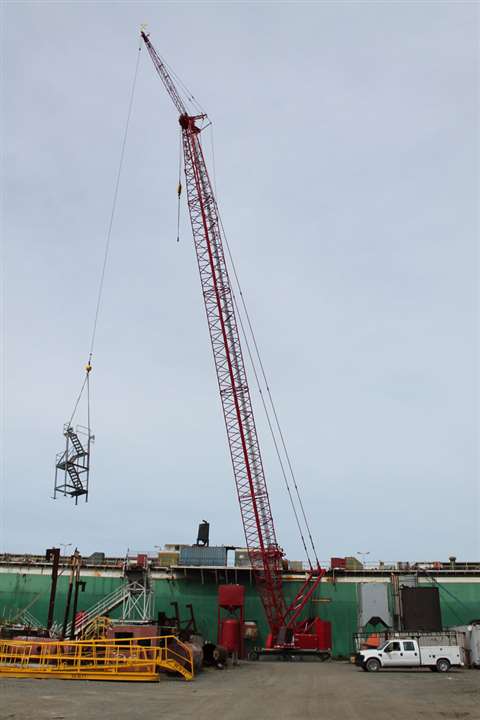 The Manitowoc 999 crawler