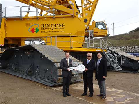 Left to right: Gerald Henle (Liebherr-Werk Ehingen), S T  Kim (Hanchang Heavy Equipment Co) and J Y 