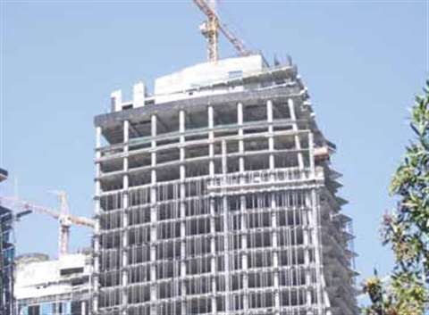 These 21 m, 3.6 t capacity SCAF 2000 work platforms from Safi, pictured working in Doha, typify the 